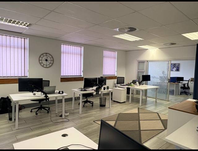 180M² OFFICE TO LET IN FOURWAYS